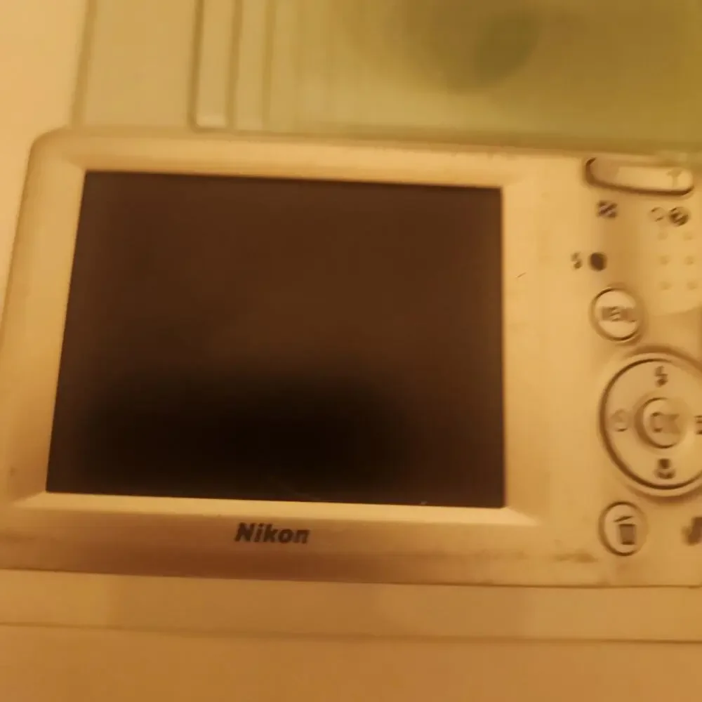 Nikon Coolpix L19 Tested Works 8 MegaPixel 3.6 X Zoom 2.7 LCD Screen